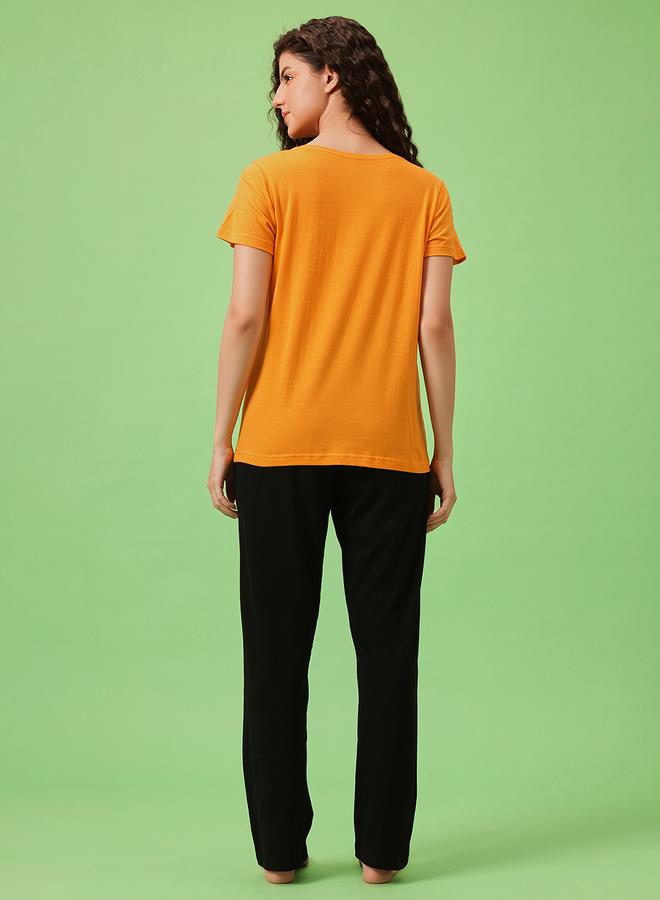 كلوفيا طقم بيجاما من بنطال وتيشيرت بطبعة باغز باني - Image 5